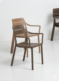 Nardi Cassia Armstoel &ndash; Compact Design &amp; Weerbestendig &ndash; Made in Italy - Tabacco