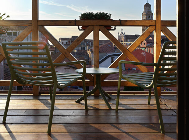 Nardi Doga relax pera - hoogwaardig kunststof